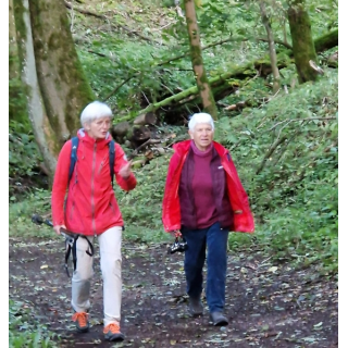 v.l.n.r. Iris Schfer 2.Vorsitzende, Lalage Britz 1. Vorsitzende